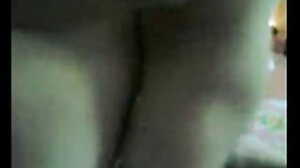 도발적인 주부는 화려한 항문 팬 muscu에서 정욕을 보여줍니다.